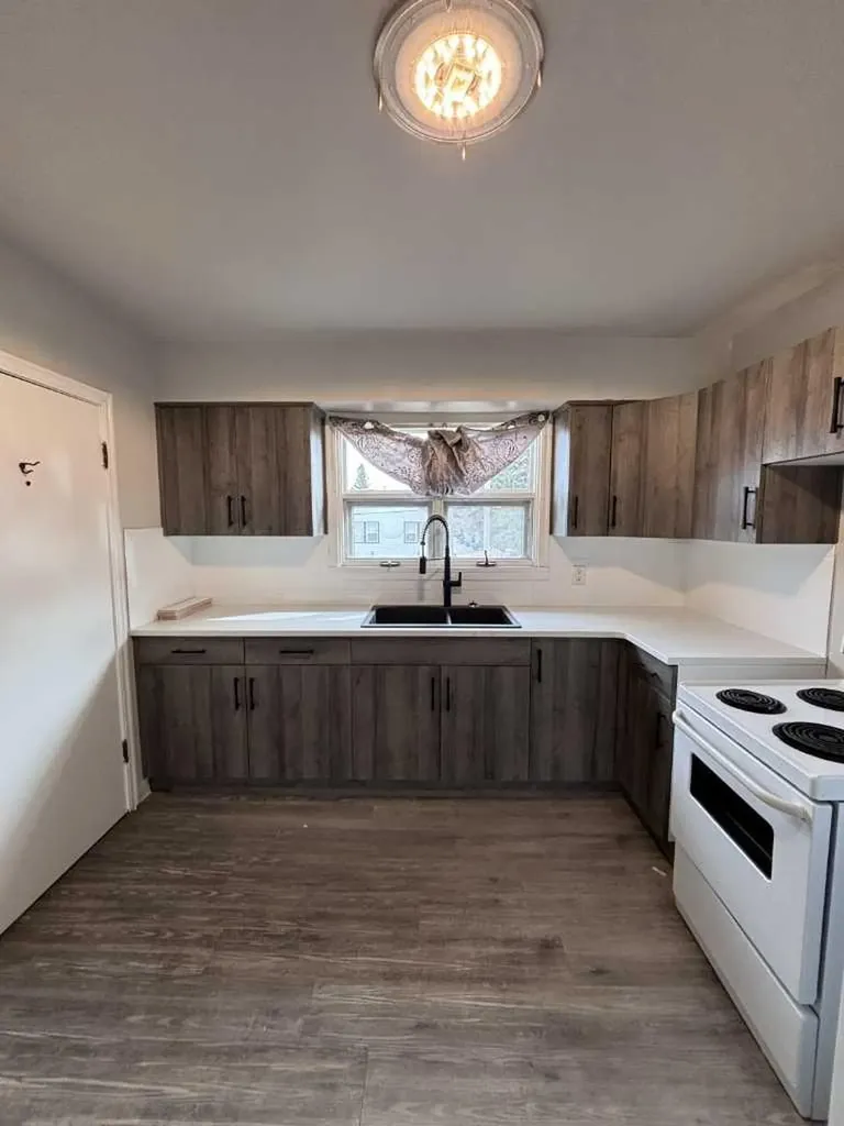 1814 10 Avenue S Lethbridge AB T1K 0B6
