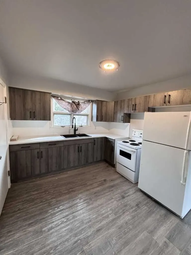1814 10 Avenue S Lethbridge AB T1K 0B6