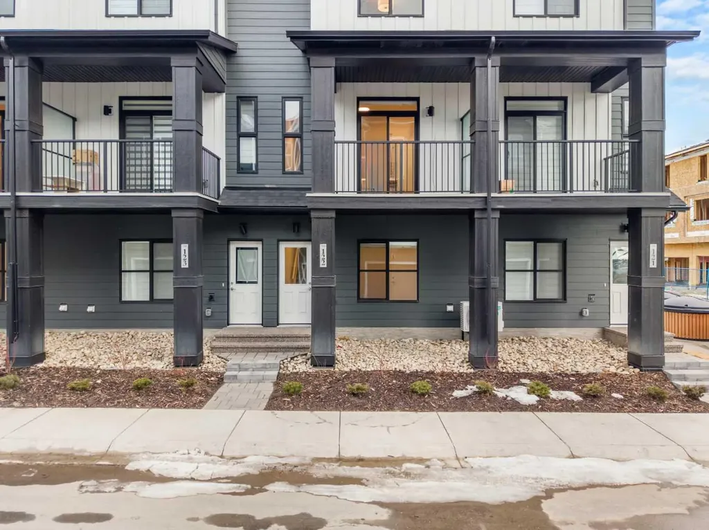 285 Chelsea Court Chestermere AB T1X 2W7