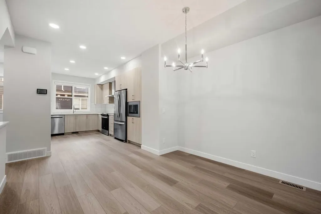 285 Chelsea Court Chestermere AB T1X 2W7
