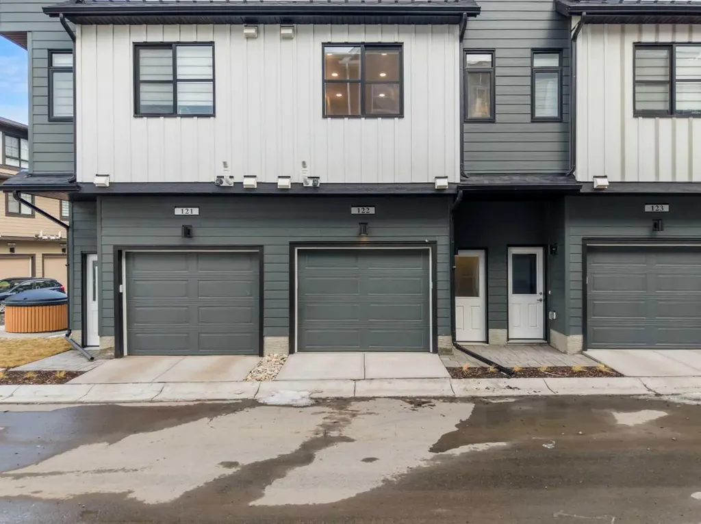 285 Chelsea Court Chestermere AB T1X 2W7