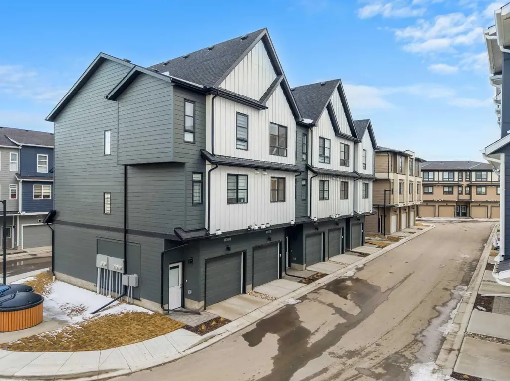 285 Chelsea Court Chestermere AB T1X 2W7