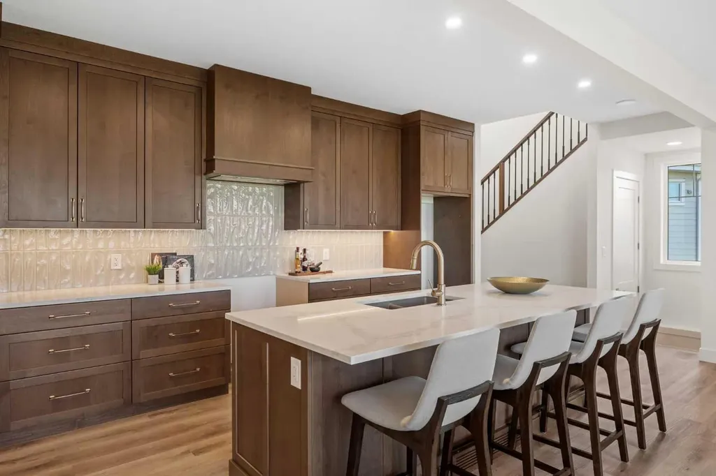 460 Discovery Place SW Calgary AB T3H 6A2