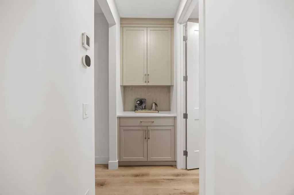 460 Discovery Place SW Calgary AB T3H 6A2
