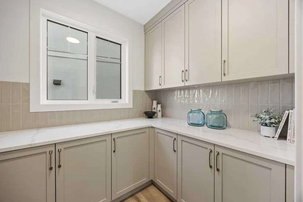 460 Discovery Place SW Calgary AB T3H 6A2
