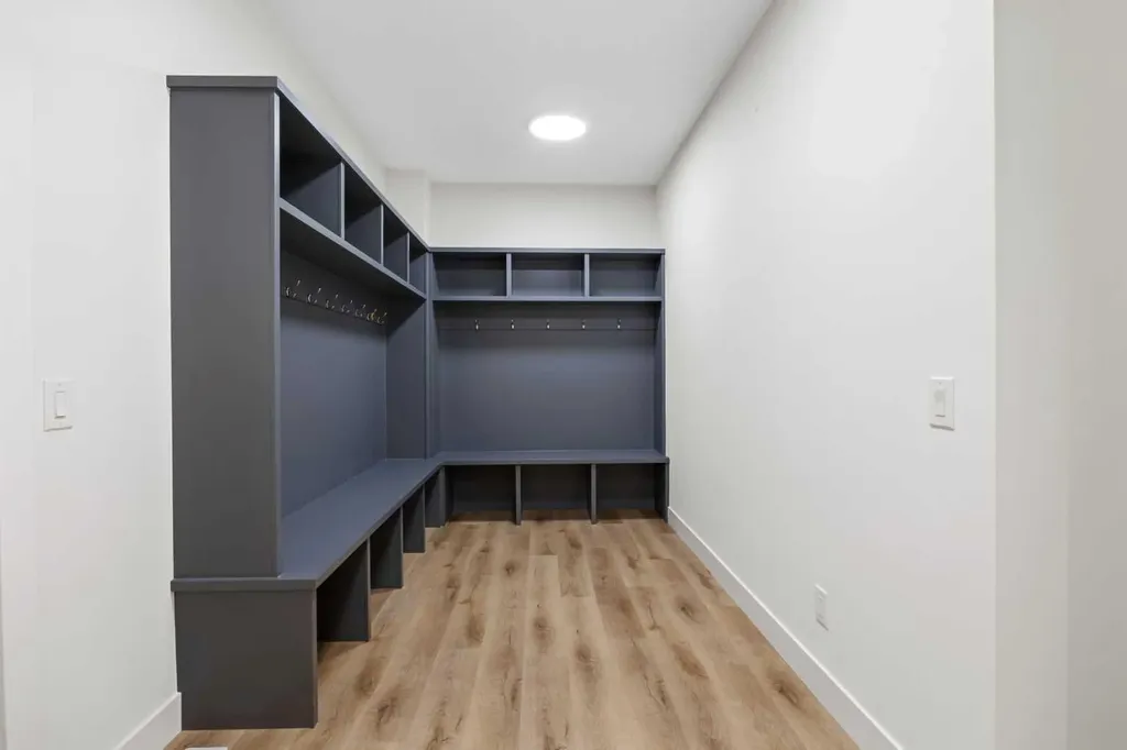 460 Discovery Place SW Calgary AB T3H 6A2