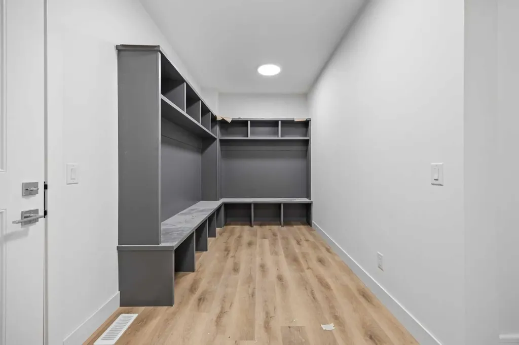 460 Discovery Place SW Calgary AB T3H 6A2