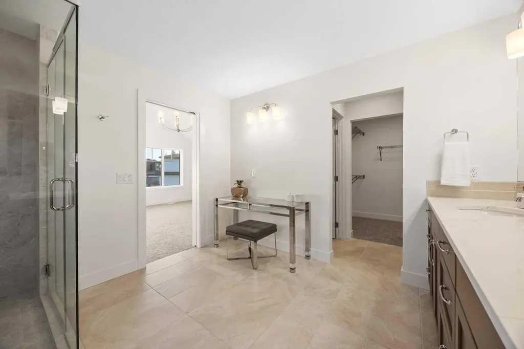 460 Discovery Place SW Calgary AB T3H 6A2