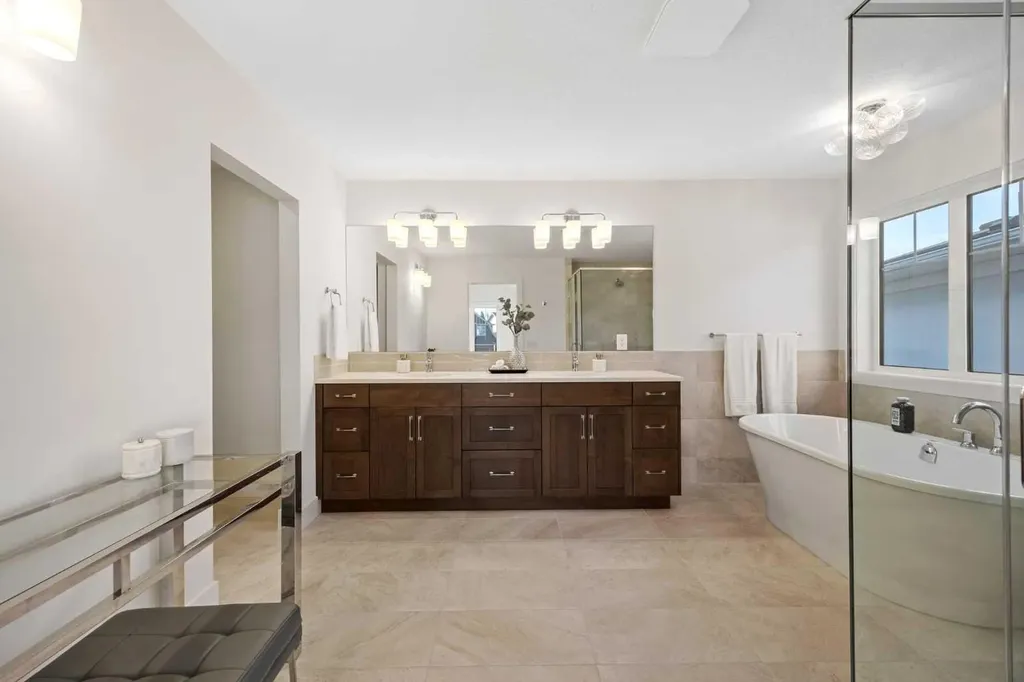 460 Discovery Place SW Calgary AB T3H 6A2