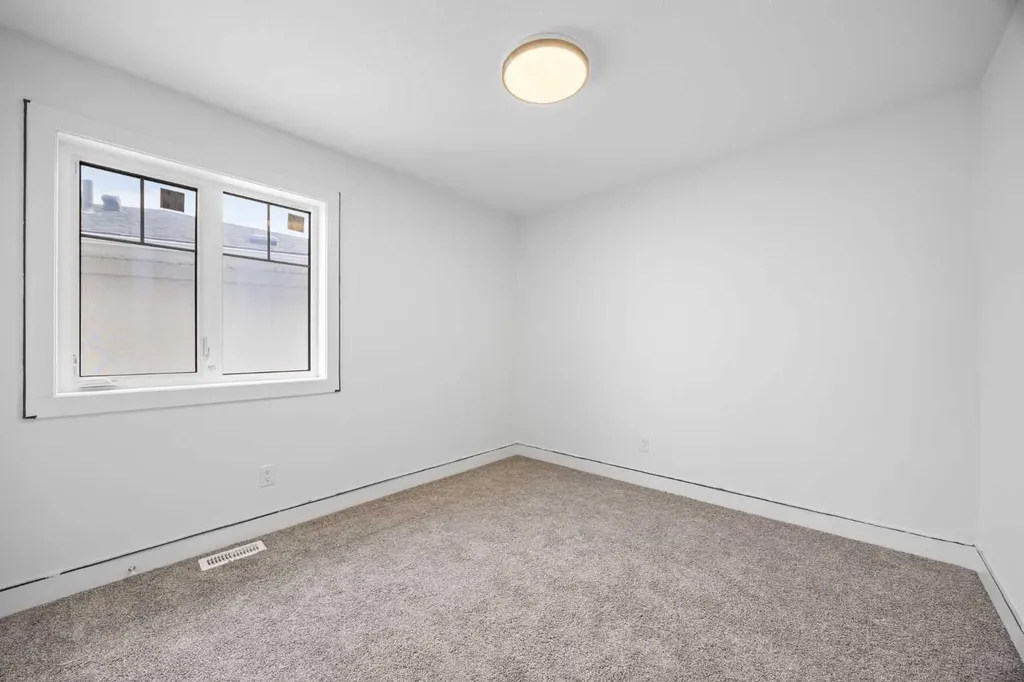 460 Discovery Place SW Calgary AB T3H 6A2