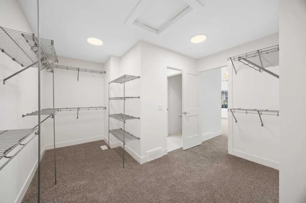 460 Discovery Place SW Calgary AB T3H 6A2