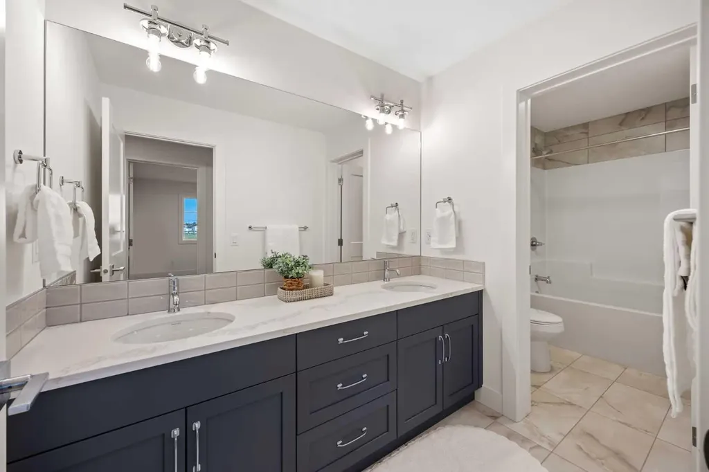 460 Discovery Place SW Calgary AB T3H 6A2