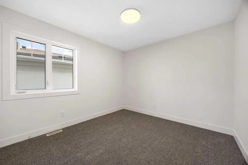 460 Discovery Place SW Calgary AB T3H 6A2