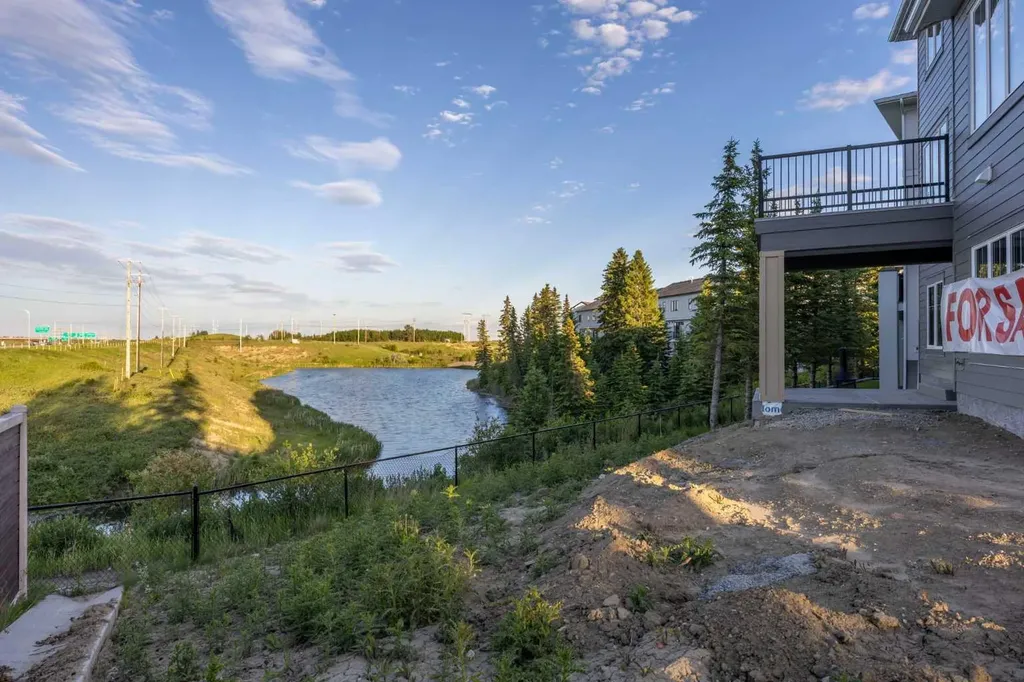 460 Discovery Place SW Calgary AB T3H 6A2
