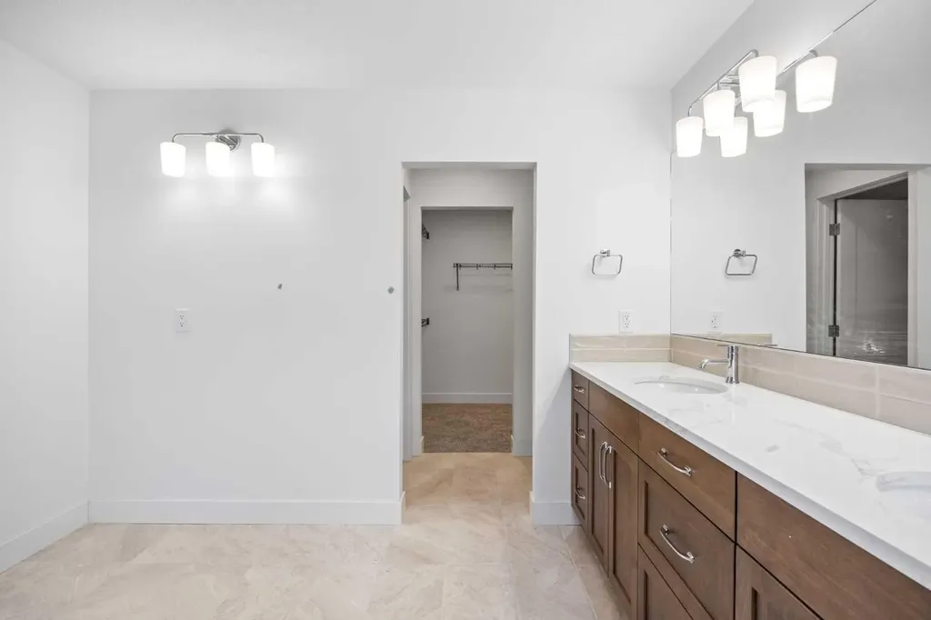 460 Discovery Place SW Calgary AB T3H 6A2