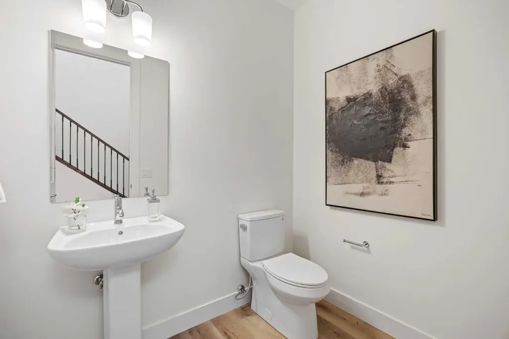 460 Discovery Place SW Calgary AB T3H 6A2
