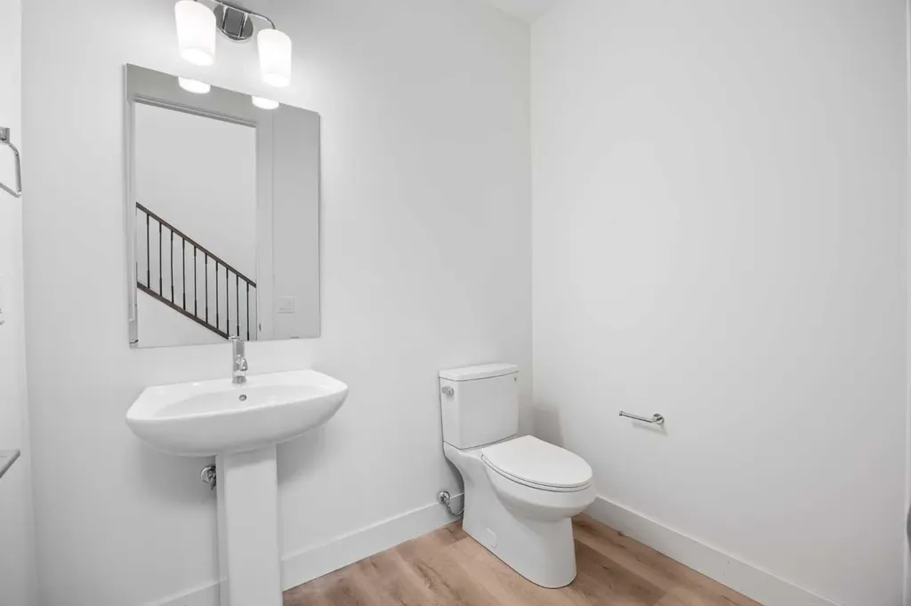 460 Discovery Place SW Calgary AB T3H 6A2