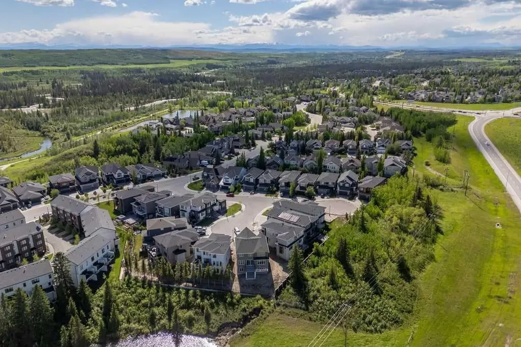 460 Discovery Place SW Calgary AB T3H 6A2