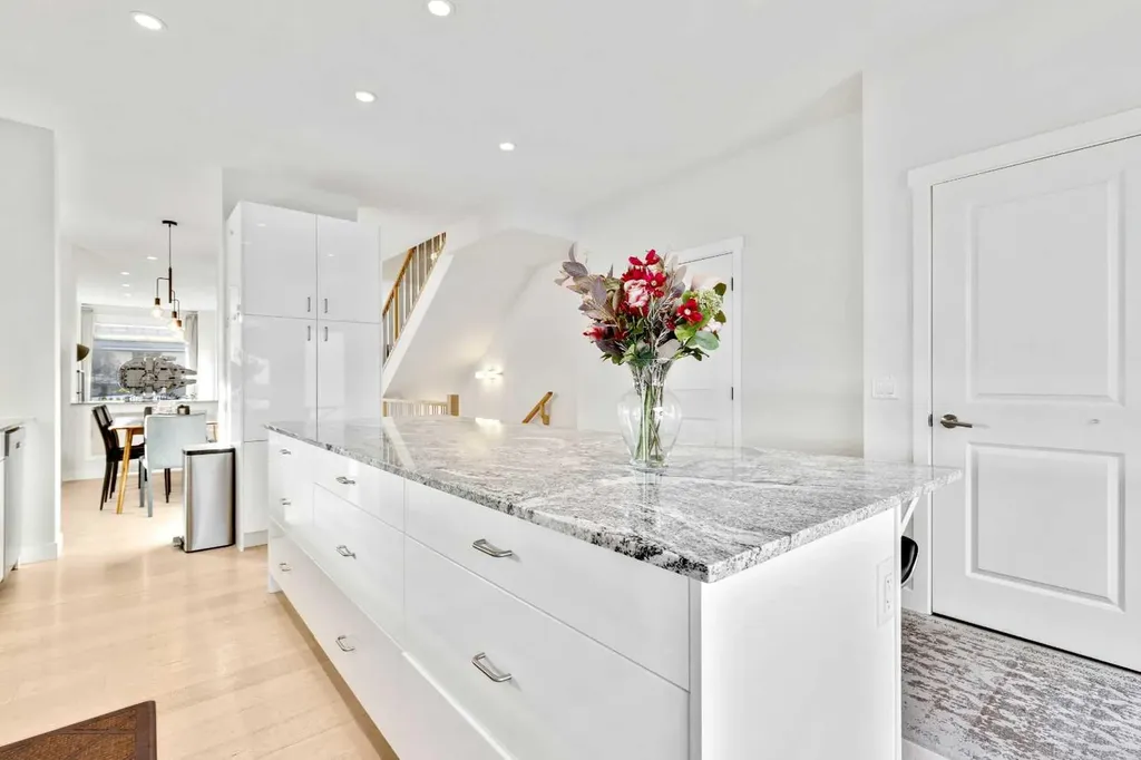 2728 Cochrane Road NW Calgary AB T2M 4H9