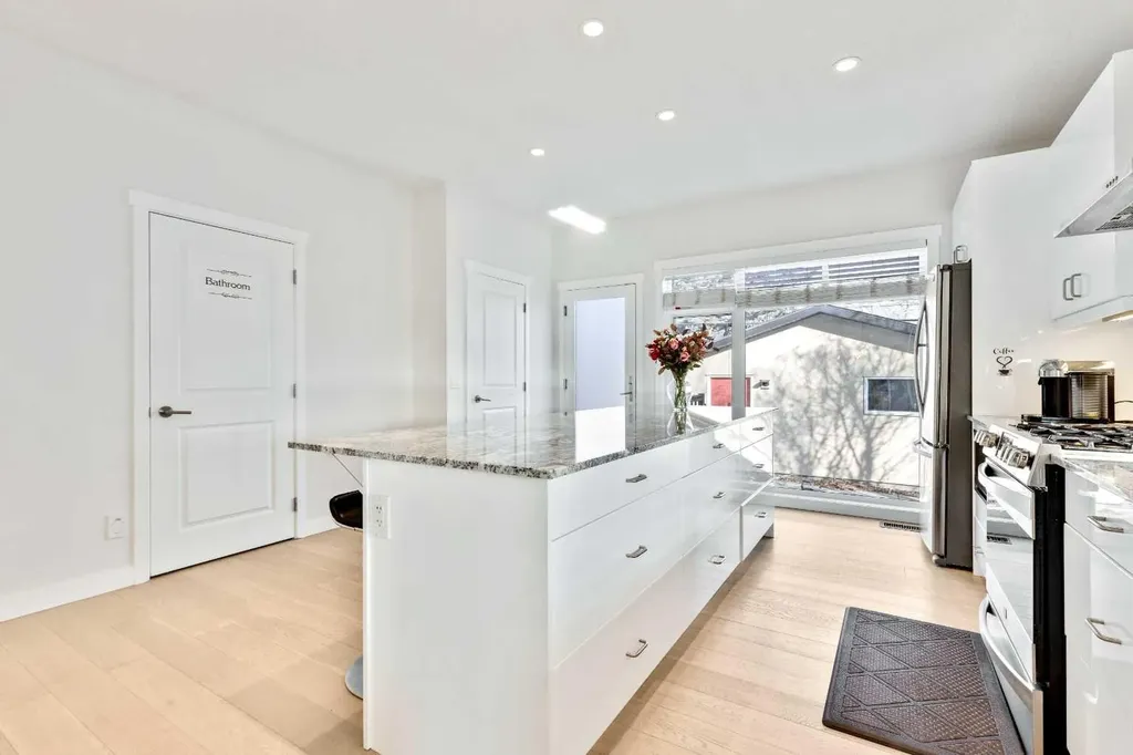 2728 Cochrane Road NW Calgary AB T2M 4H9