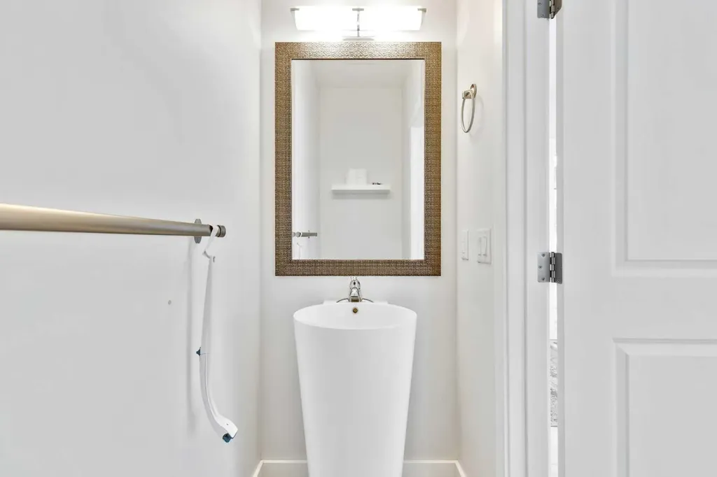 2728 Cochrane Road NW Calgary AB T2M 4H9