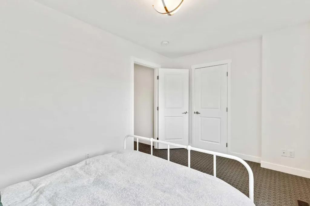 2728 Cochrane Road NW Calgary AB T2M 4H9