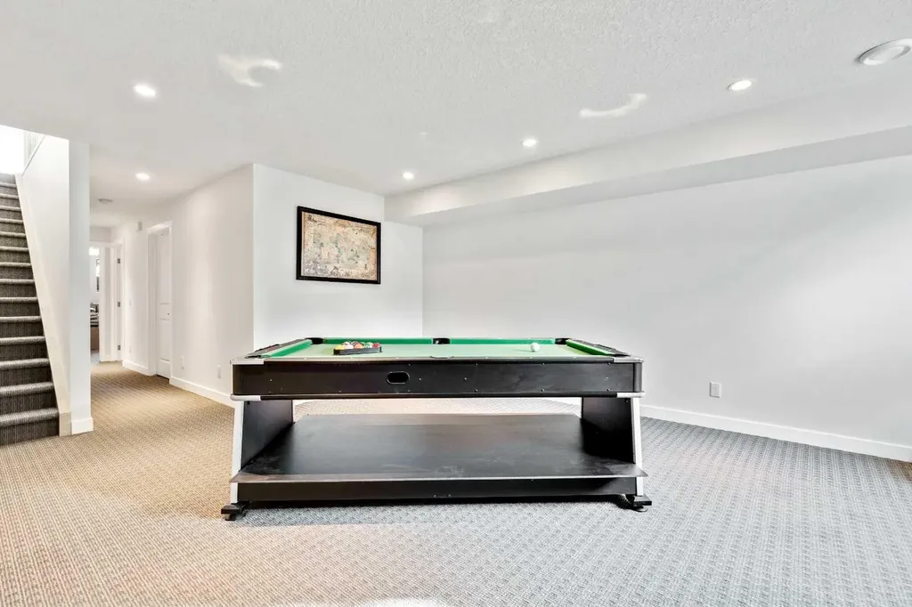 2728 Cochrane Road NW Calgary AB T2M 4H9