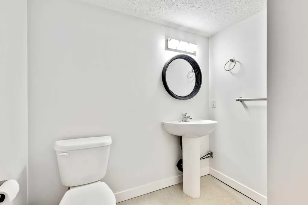 2728 Cochrane Road NW Calgary AB T2M 4H9