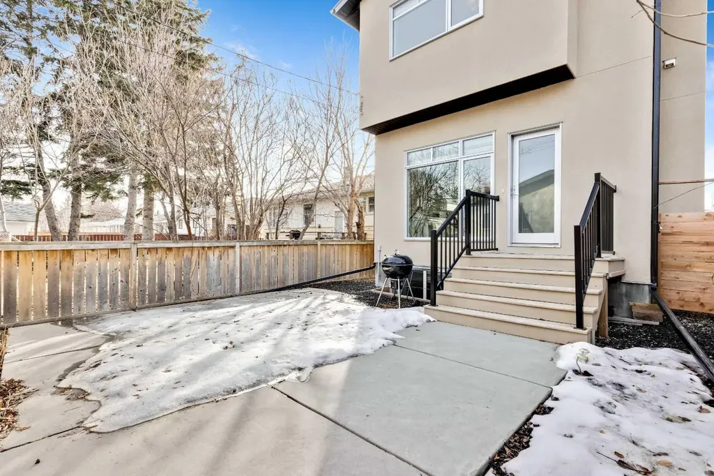 2728 Cochrane Road NW Calgary AB T2M 4H9