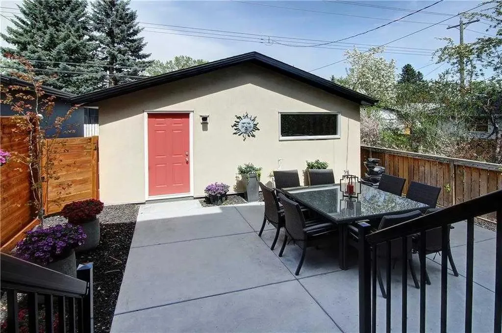 2728 Cochrane Road NW Calgary AB T2M 4H9