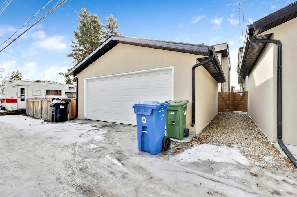 2728 Cochrane Road NW Calgary AB T2M 4H9