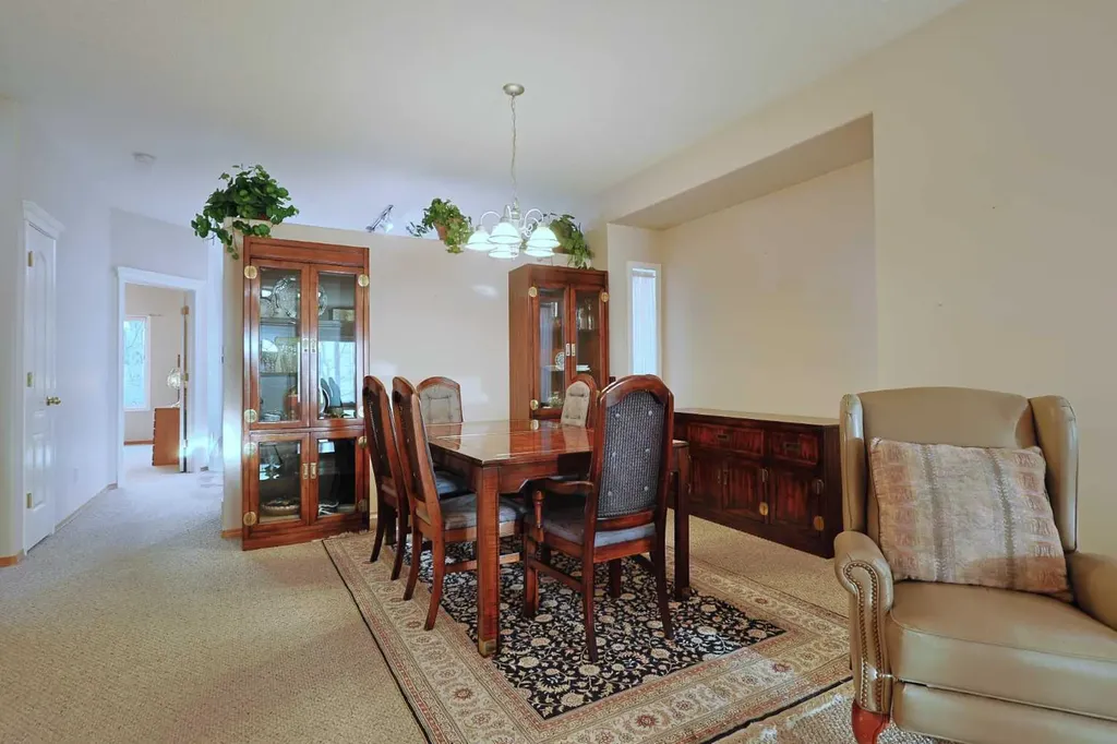 13 Scimitar Heath NW Calgary AB T3L 2E1