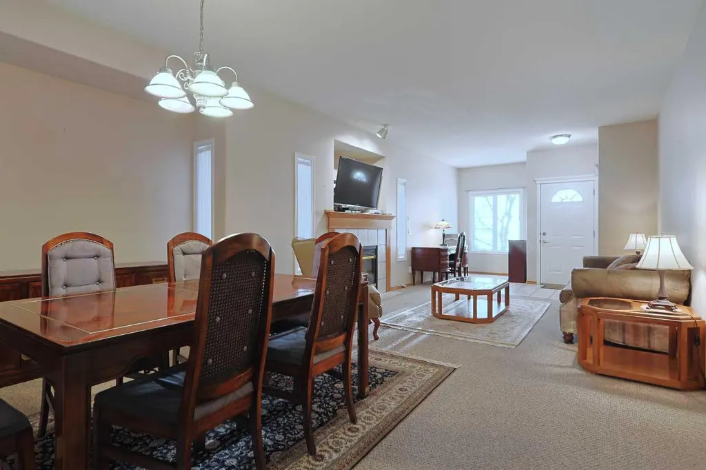 13 Scimitar Heath NW Calgary AB T3L 2E1