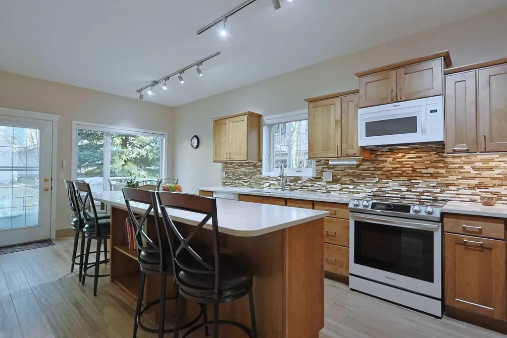 13 Scimitar Heath NW Calgary AB T3L 2E1