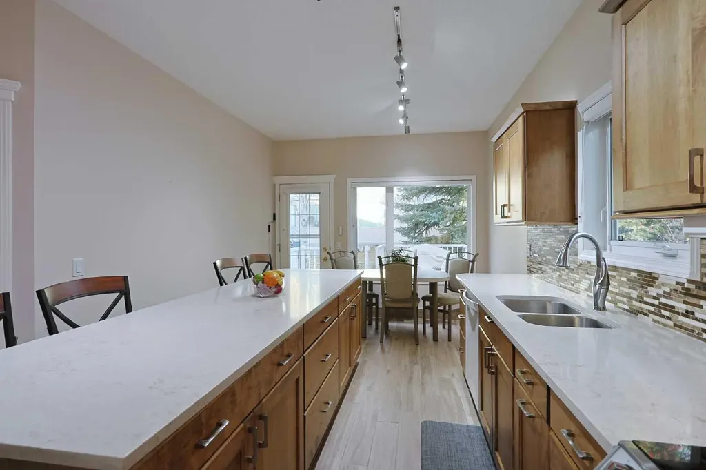 13 Scimitar Heath NW Calgary AB T3L 2E1