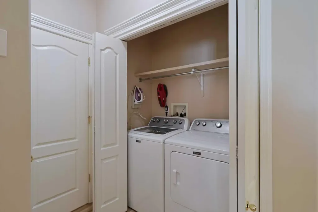 13 Scimitar Heath NW Calgary AB T3L 2E1