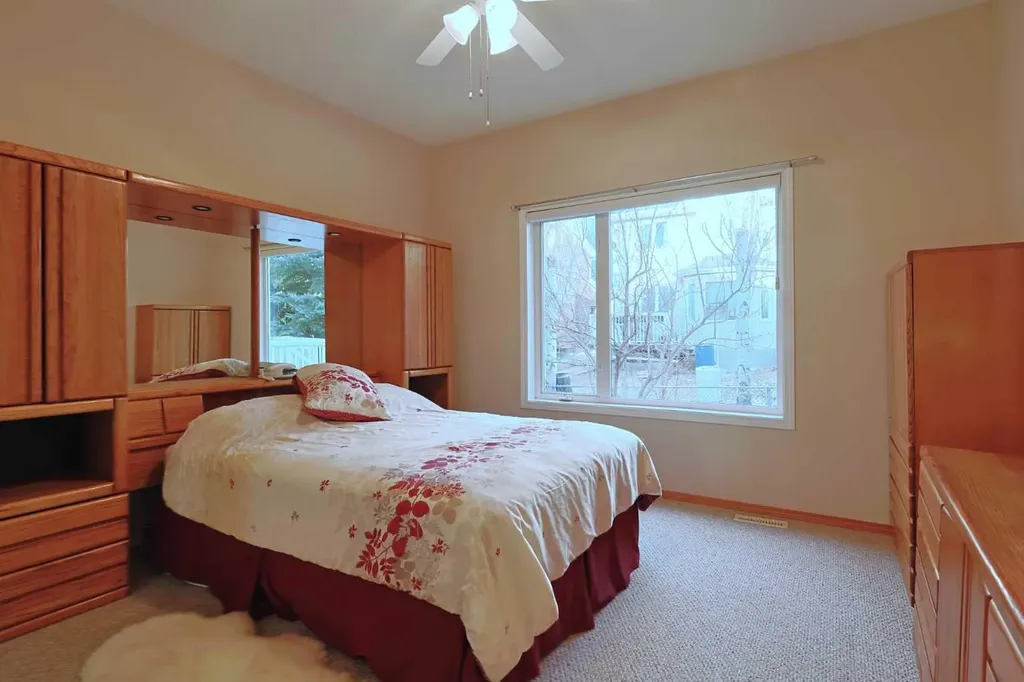 13 Scimitar Heath NW Calgary AB T3L 2E1