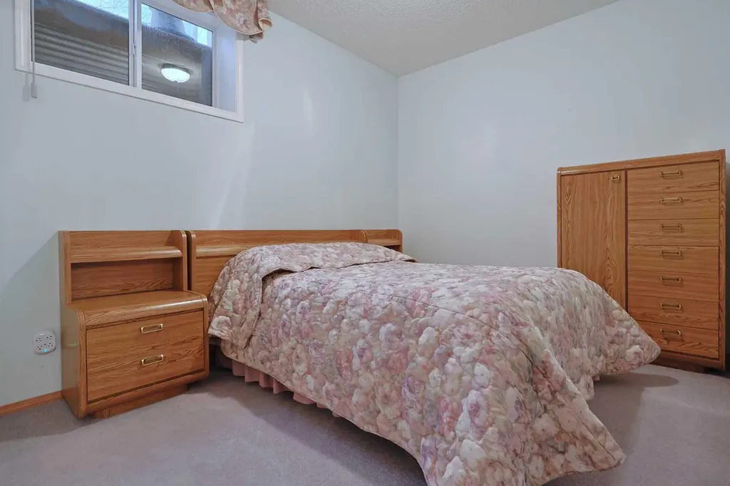 13 Scimitar Heath NW Calgary AB T3L 2E1