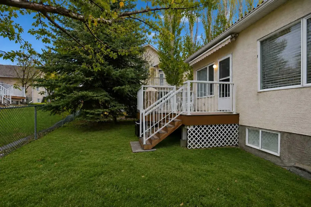13 Scimitar Heath NW Calgary AB T3L 2E1