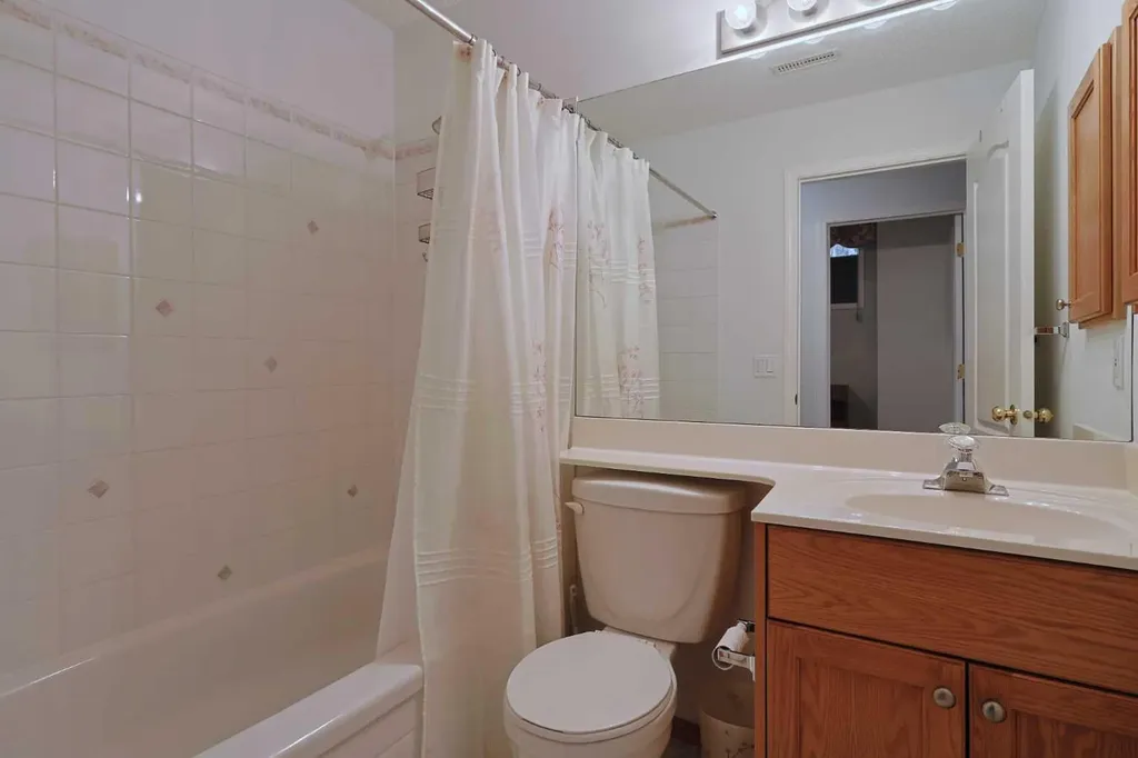 13 Scimitar Heath NW Calgary AB T3L 2E1