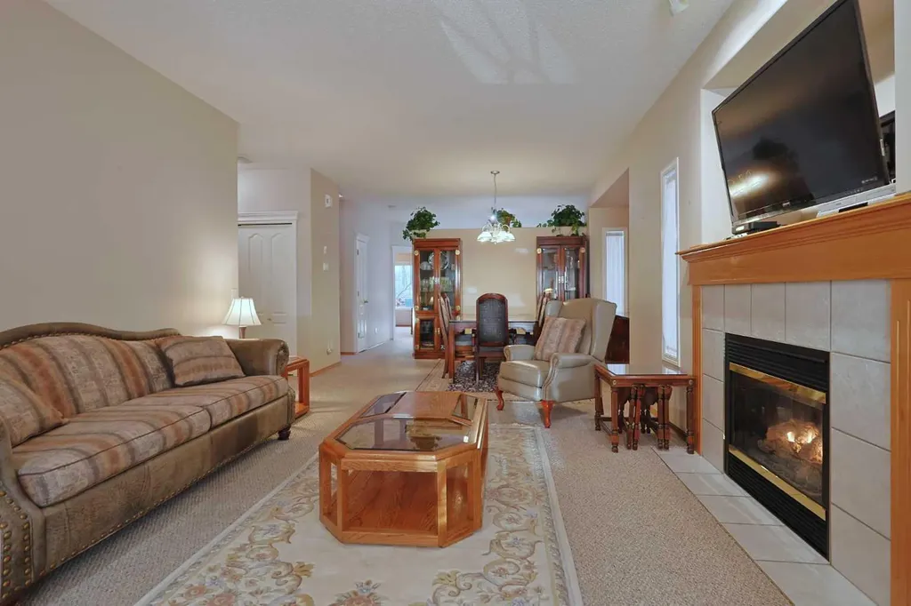 13 Scimitar Heath NW Calgary AB T3L 2E1