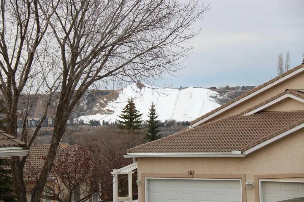 13 Scimitar Heath NW Calgary AB T3L 2E1