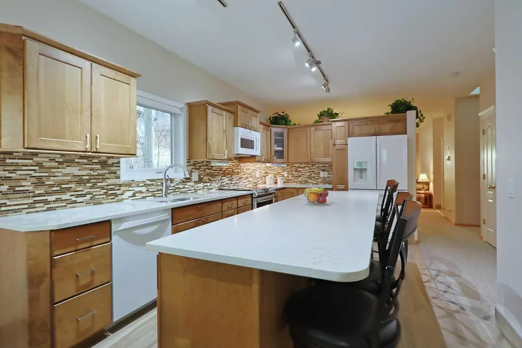 13 Scimitar Heath NW Calgary AB T3L 2E1