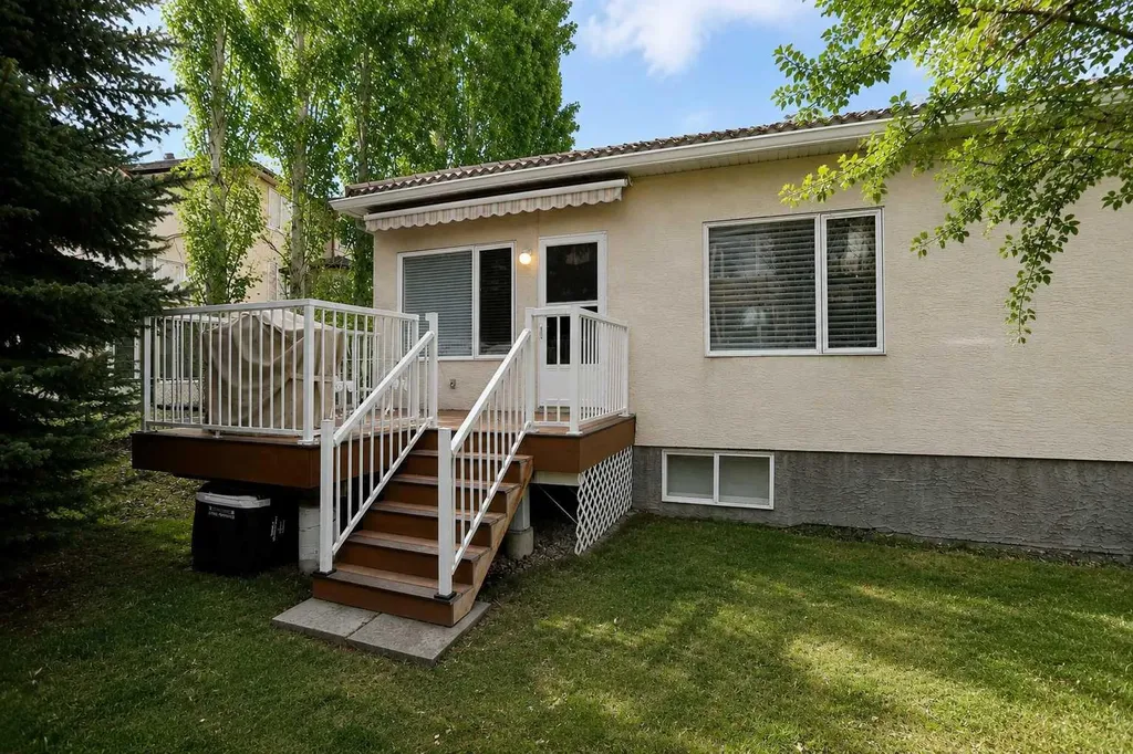 13 Scimitar Heath NW Calgary AB T3L 2E1