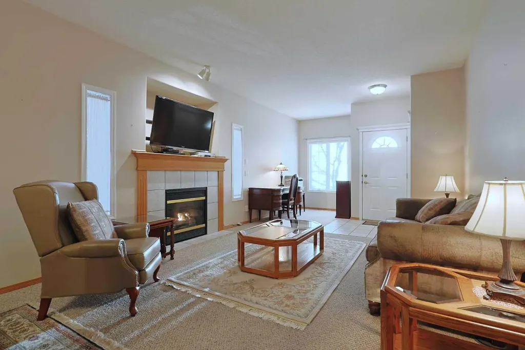 13 Scimitar Heath NW Calgary AB T3L 2E1