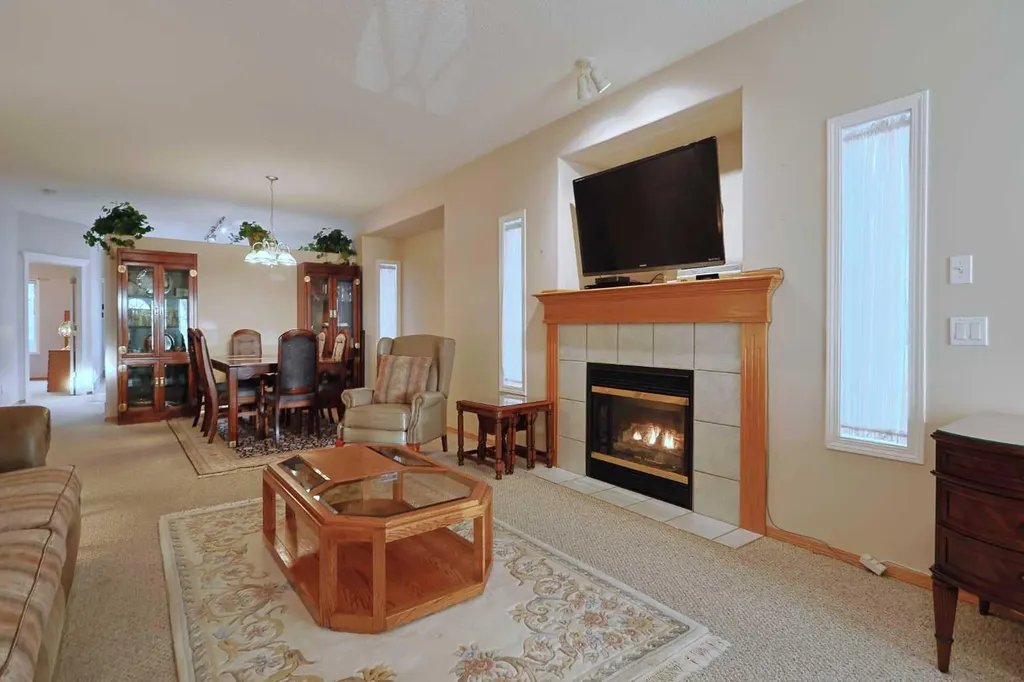 13 Scimitar Heath NW Calgary AB T3L 2E1