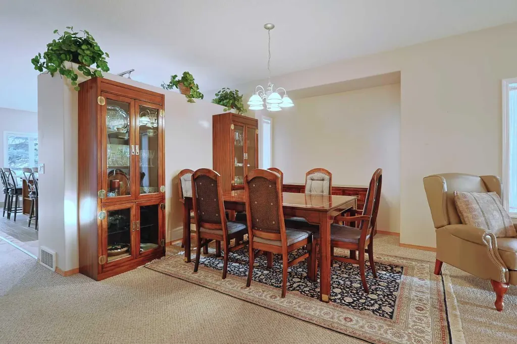 13 Scimitar Heath NW Calgary AB T3L 2E1