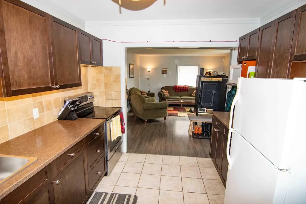 130 3rd Avenue E Rockyford AB T0J 2R0