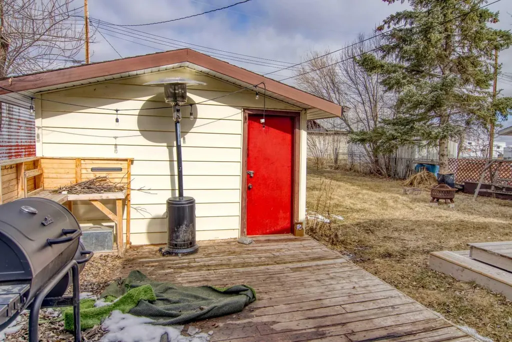130 3rd Avenue E Rockyford AB T0J 2R0