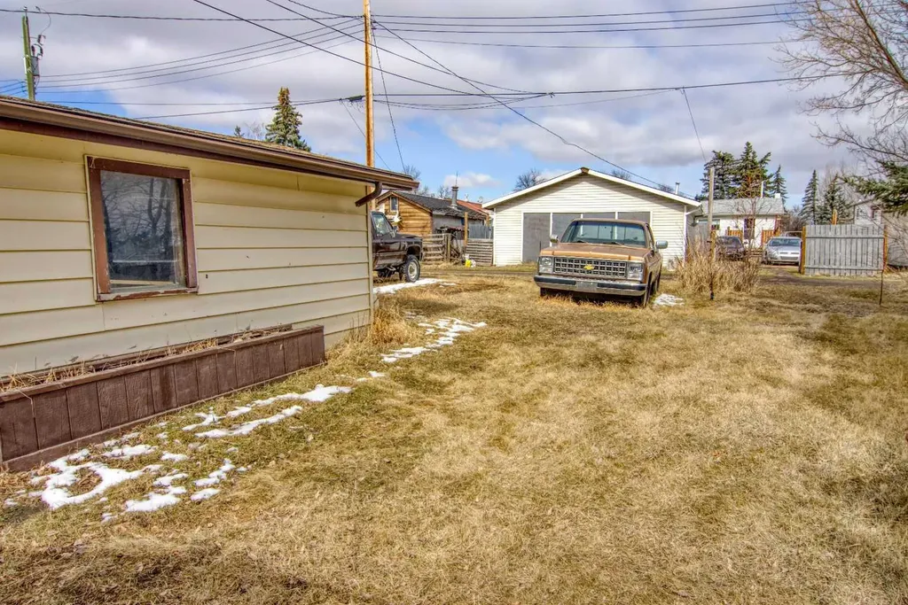 130 3rd Avenue E Rockyford AB T0J 2R0